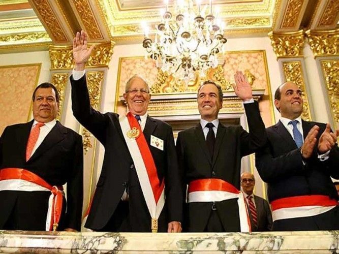 Peru’s president and prime minister with the newly appointed Ministers of Defense and Culture. From left to right: Defense Minister Jorge Nieto, President Pedro Pablo Kuczynski, Minister of Culture Salvador del Solar and Prime Minister Fernando Zavala; ph