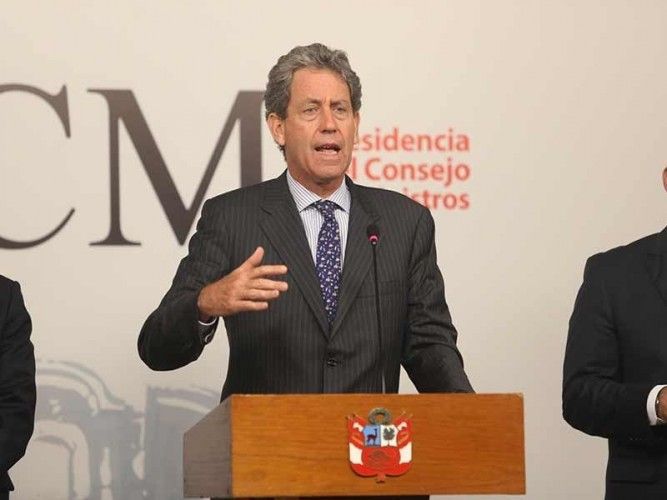 Peruvian Minister of Finance and Economy, Alfredo Thorne, named best minister in his area by renowned magazine America Economia; photo: La Razon