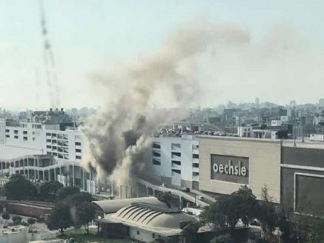 A fire at the Jockey Plaza shopping mall in Surco, Lima broke out earlier this afternoon; photo: El Comercio