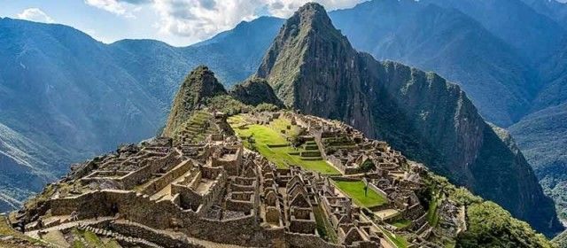 How many tourists visited Machu Picchu in 2018?