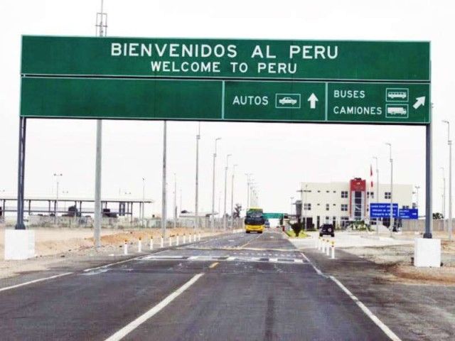 How many foreigners live in Peru?
